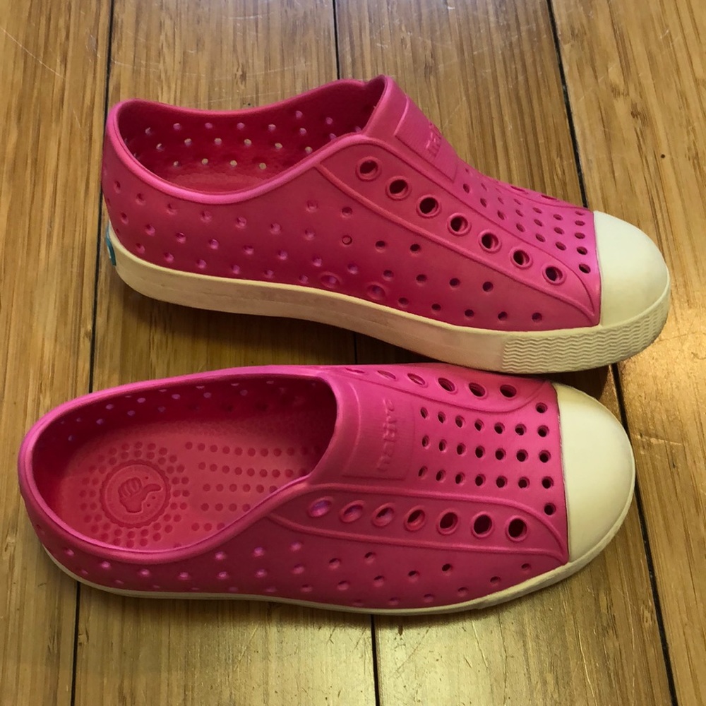 Native little kid shoes size 11/Euro 28